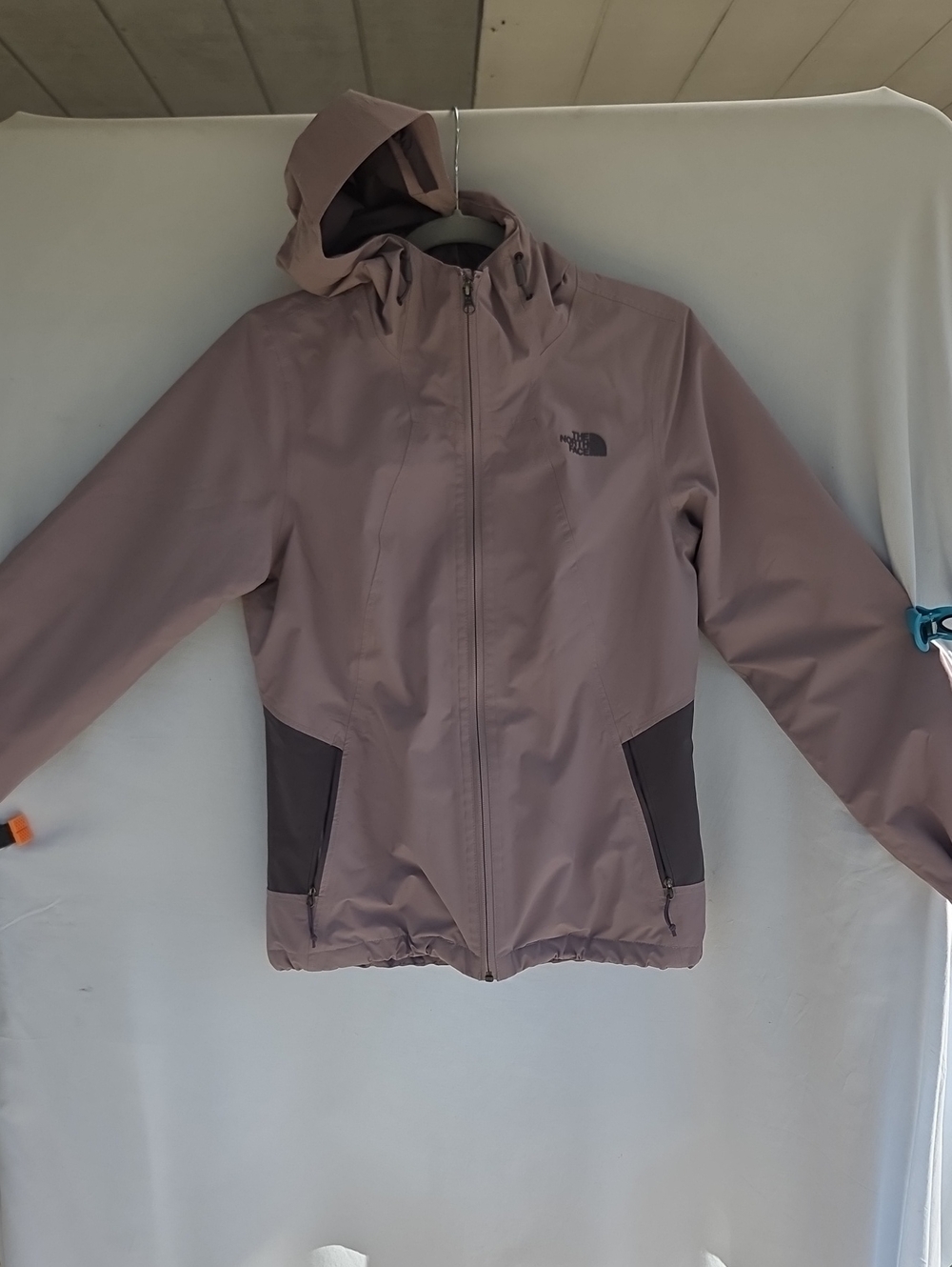 The North Face Women's Hooded Puffer Jacket in Lavender. Sz S